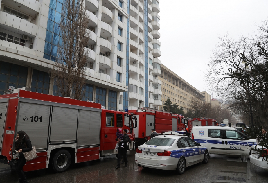 FHN: Yasamalda çoxmənzilli binada yanğının qarşısının alınması üçün təxirəsalınmaz tədbirlər görülür