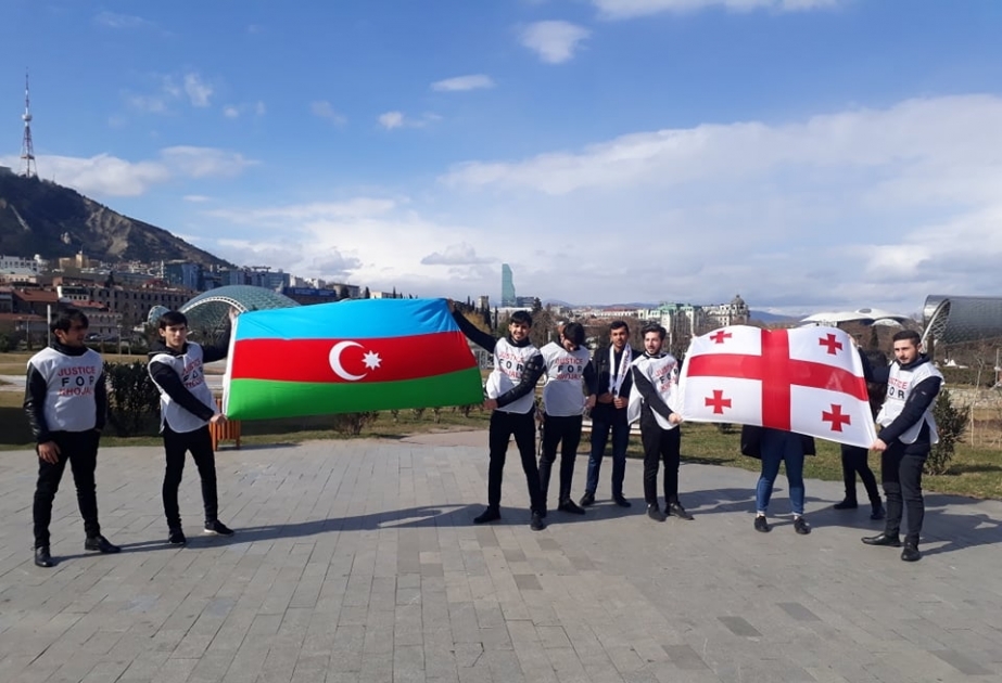 Tbilisinin mərkəzində Xocalı soyqırımı ilə əlaqədar məlumatlandırma aksiyası keçirilib
