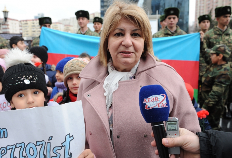 Aida Əliyeva: Hər il şagirdlərlə birgə Xocalı parkına gələrək “Ana harayı” abidəsini ziyarət edirik