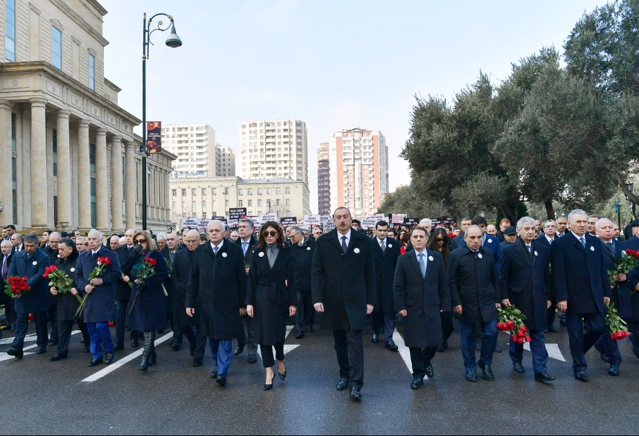 Xocalı soyqırımının 27-ci ildönümü ilə əlaqədar Bakıda ümumxalq yürüşü keçirilib  Azərbaycan Prezidenti İlham Əliyev yürüşdə iştirak edib  YENİLƏNİB 4 VİDEO