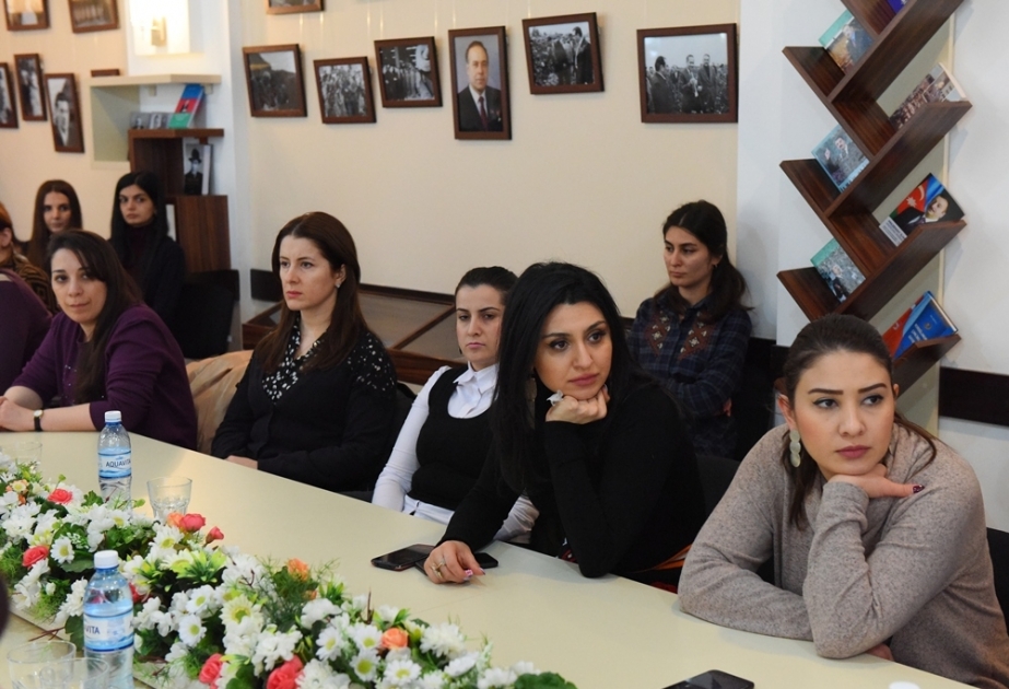 ADU-da dəyirmi masa: “Tarix heç nəyi unutmur!”