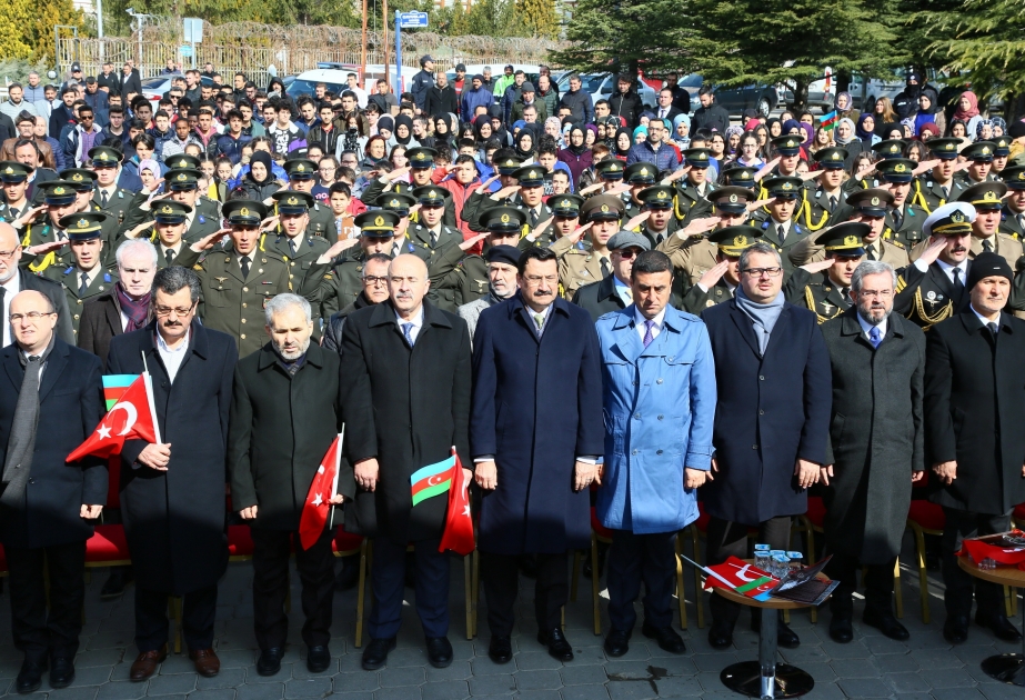 Şəhidlərimizin xatirəsi Ankaradakı Xocalı soyqırımı abidəsi önündə ehtiramla anılıb