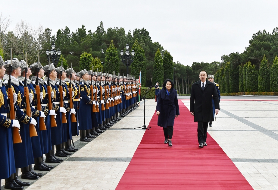 Cérémonie d’accueil officiel de la présidente géorgienne Salomé Zourabichvili à Bakou VIDEO