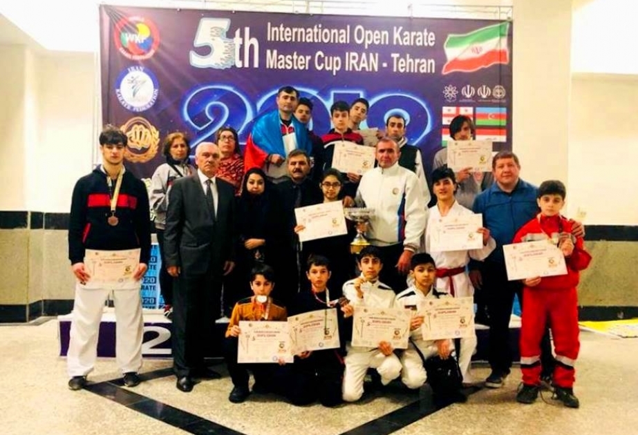 Bakı məktəbliləri karate üzrə beynəlxalq turnirdən qələbə ilə qayıdıblar