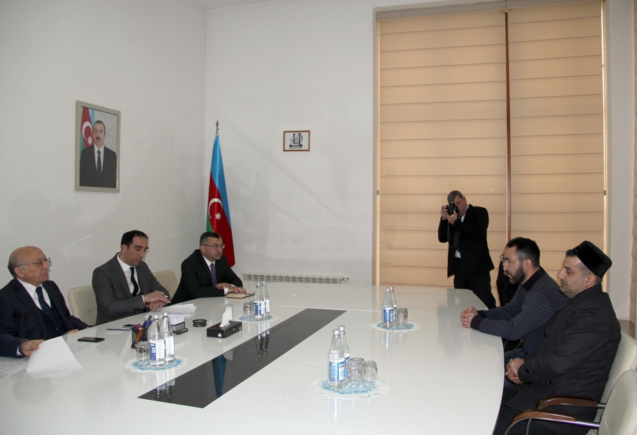 Dini Qurumlarla İş üzrə Dövlət Komitəsinin sədri Hacıqabulda vətəndaşları qəbul edib