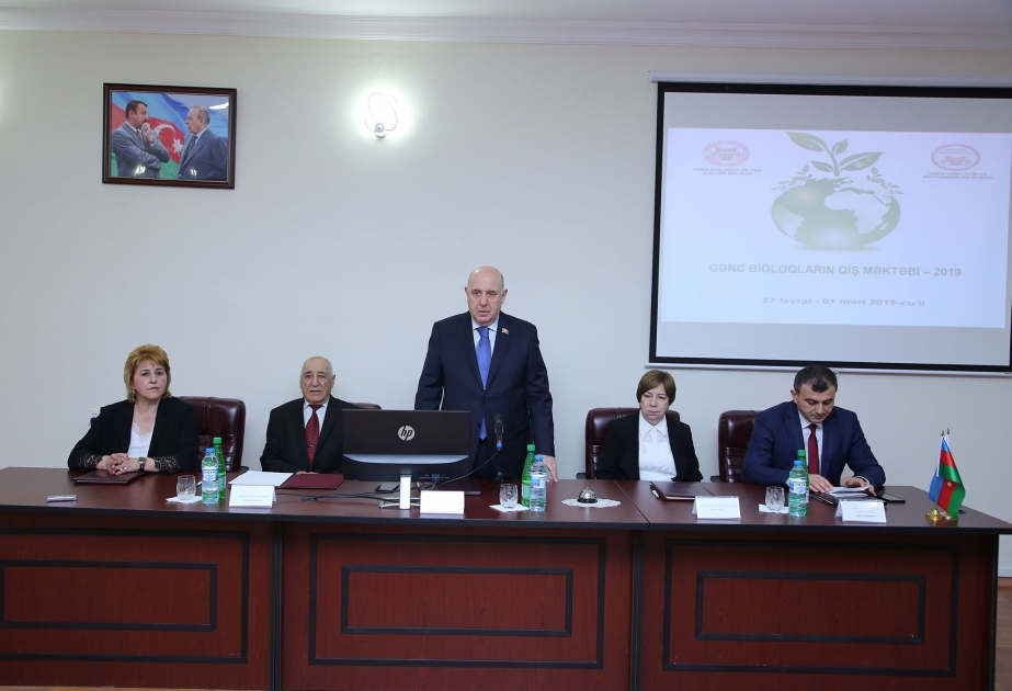 Gənc bioloqların qış məktəbinin açılışı olub