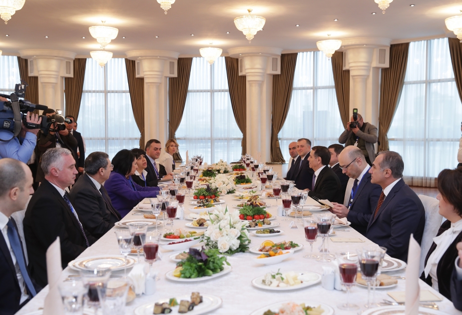 Состоялся совместный рабочий обед Премьер-министра Азербайджана и Президента Грузии