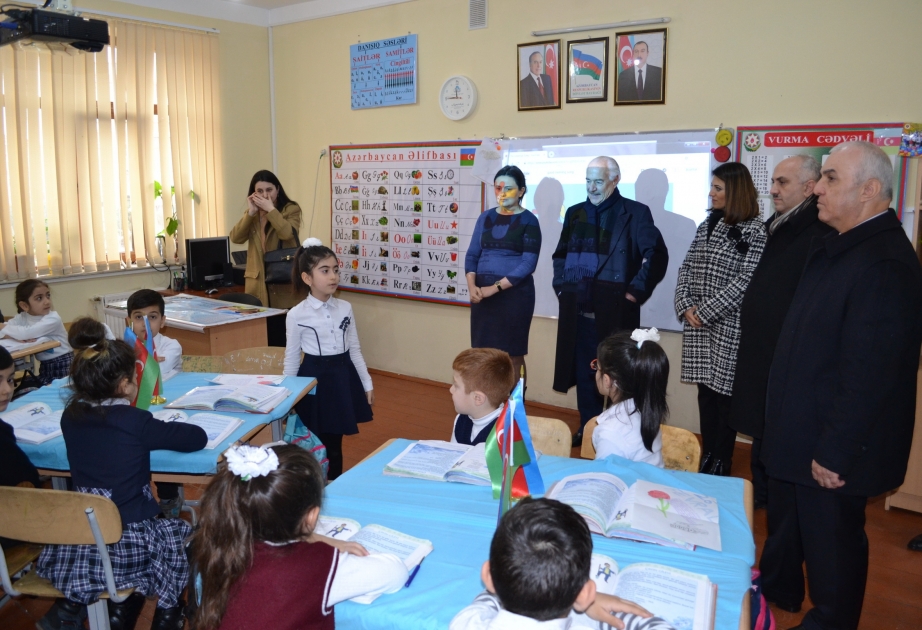 Kolumbiyanın sabiq Prezidenti Bakıda məcburi köçkünlərlə görüşüb