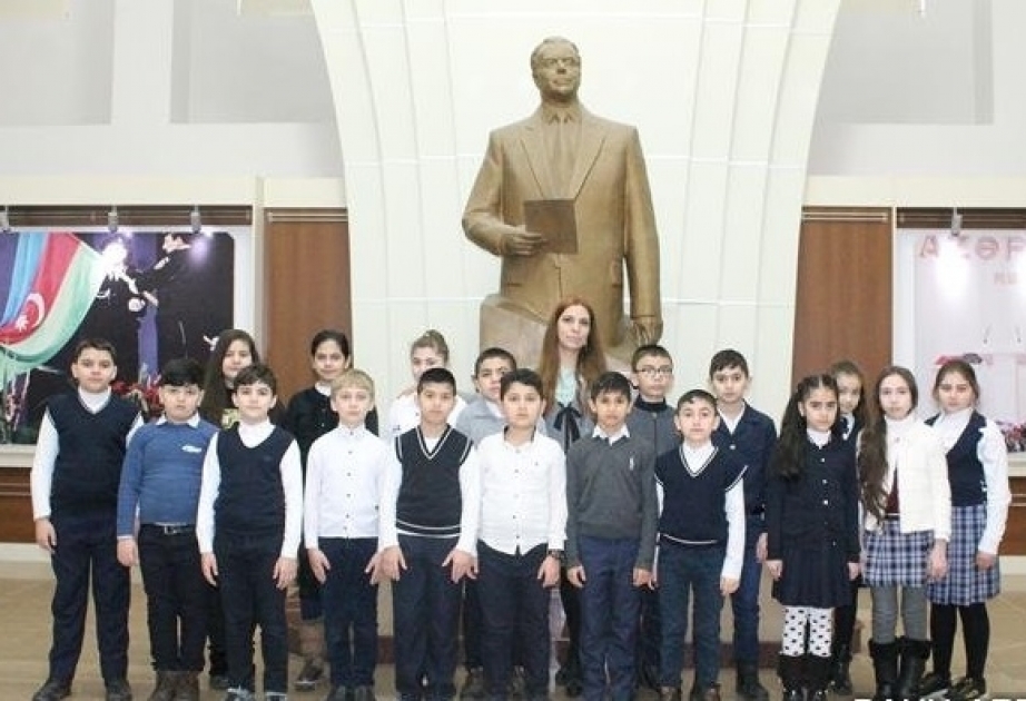 Şagirdlər Yasamal rayon Heydər Əliyev Mərkəzi ilə tanış olublar