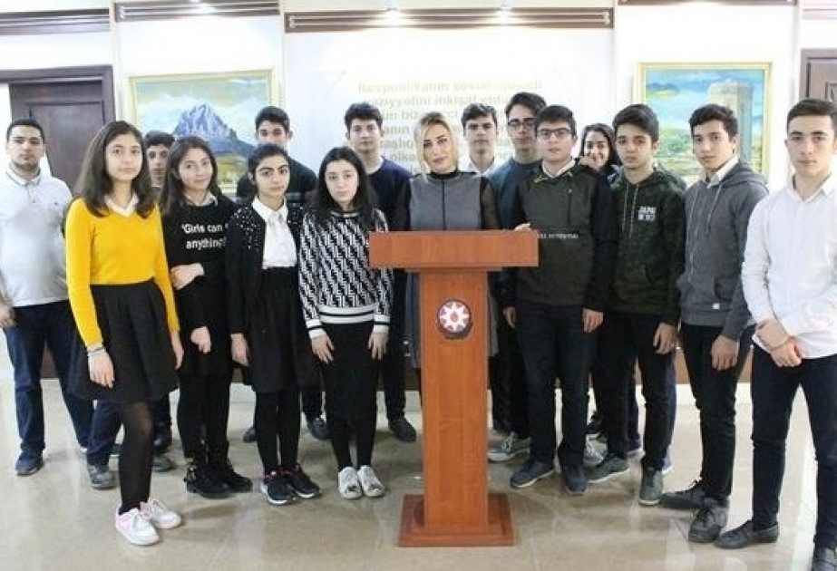 Yasamal rayon Heydər Əliyev Mərkəzi ilə tanışlıq şagirdlərdə zəngin təəssürat yaradıb