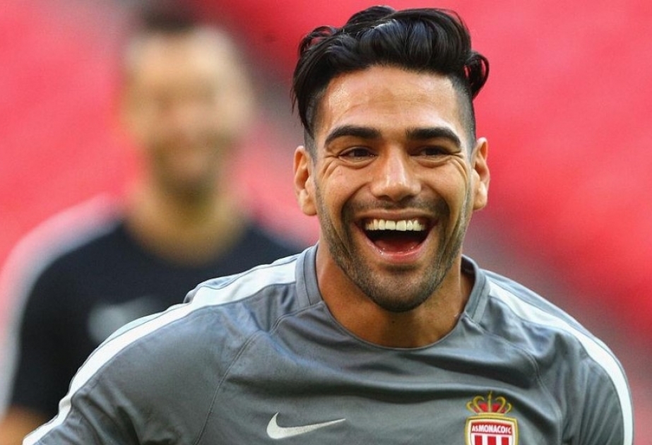 Radamel Falkao transfer məsələsi ilə bağlı “Milan” və “Latsio” klublarının nümayəndələri ilə müzakirələr aparıb