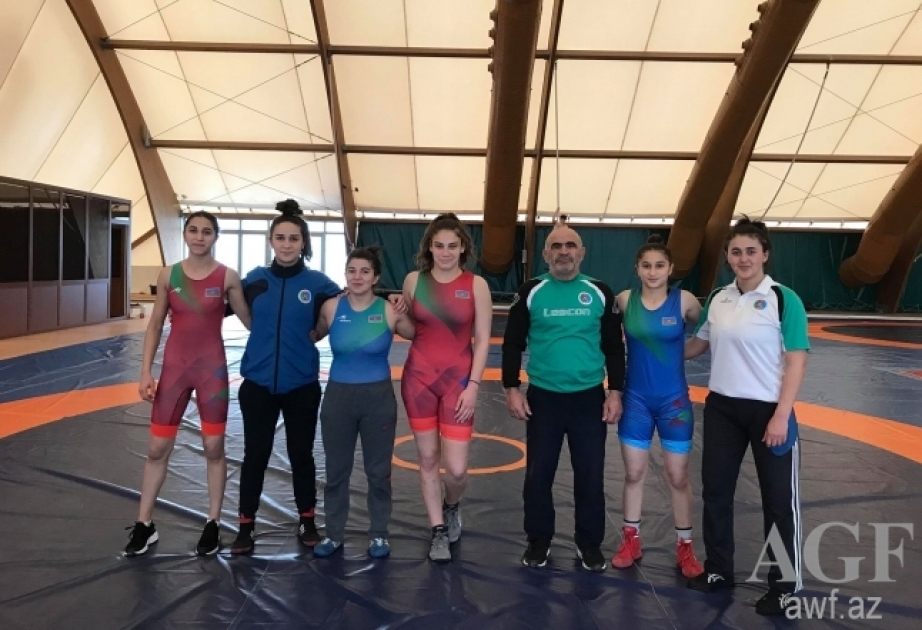 Junior Azerbaijani female wrestlers to compete in Ukraine tournament