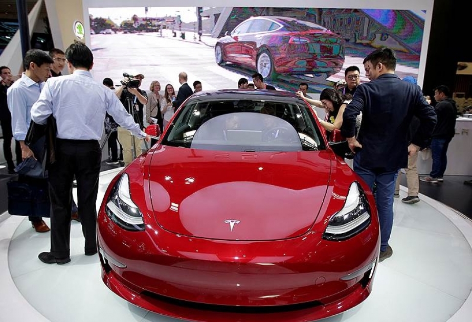 Tesla закрывает все свои магазины