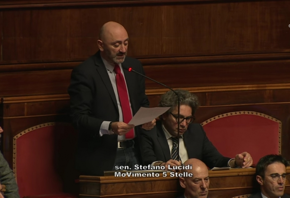 Italienischer Senator gibt Statement über Völkermord von Chodschali VIDEO