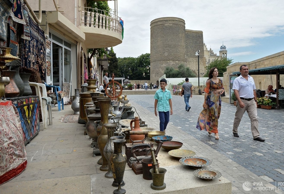 “RİA Novosti” agentliyi 8 Mart gününü Azərbaycanda keçirməyi təklif edir