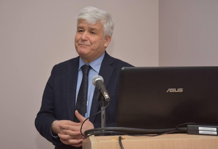 Türkiyəli professor Tibb Universitetində elmi araşdırmaların aparılma qaydalarından danışıb