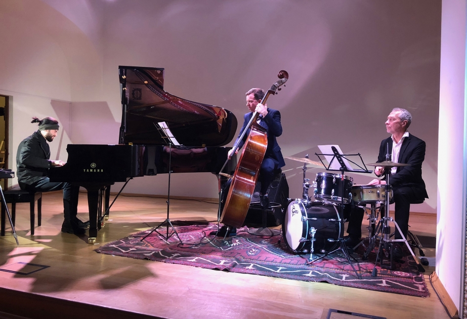 Moskvada Riad Məmmədov triosunun konserti olub