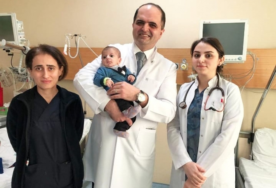 İki aylıq körpə üzərində aparılan ürək əməliyyatı onu yenidən həyata qaytarıb