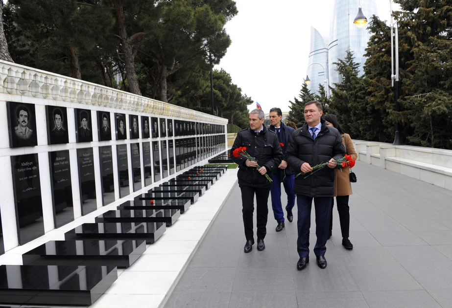 İtaliya nümayəndə heyəti Şəhidlər xiyabanını ziyarət edib