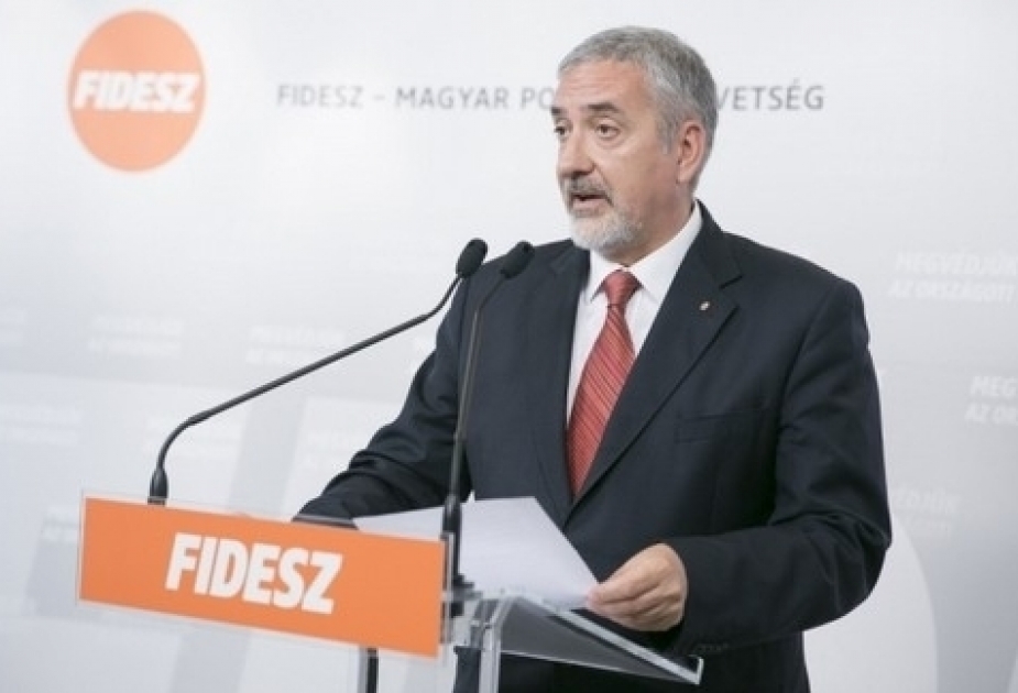 Budapeşt xəbərdarlıq edir: Aİ qaçqın olmayan miqrantların üzünə qapıları açır