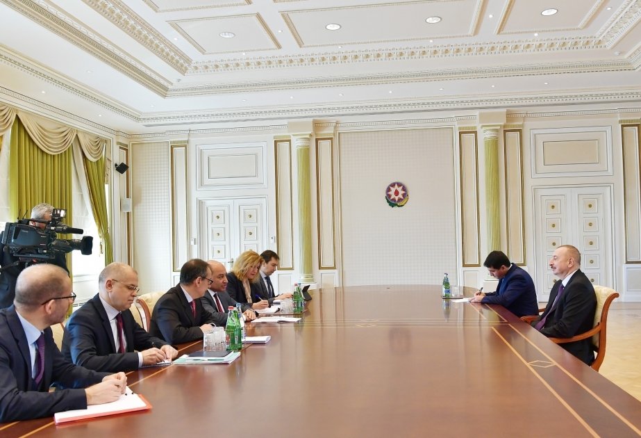 Ilham Aliyev recibe a la delegación encabezada por el Presidente del Banco Europeo de Reconstrucción y Desarrollo