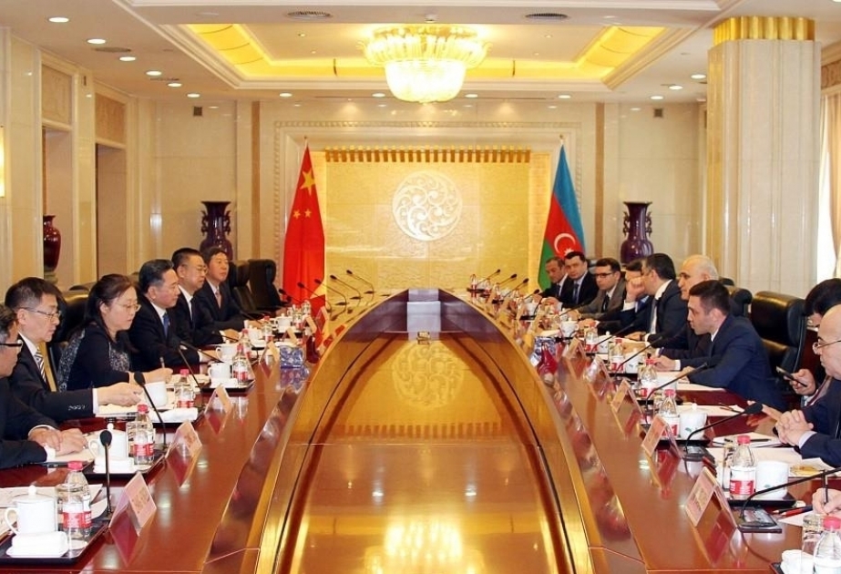 Azerbaijani delegation holds discussions in China