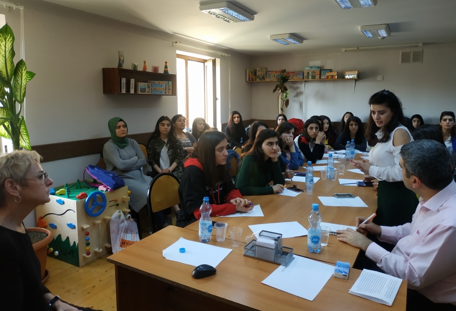 Corctaun Universitetinin professoru ADPU-da mühazirə oxuyub