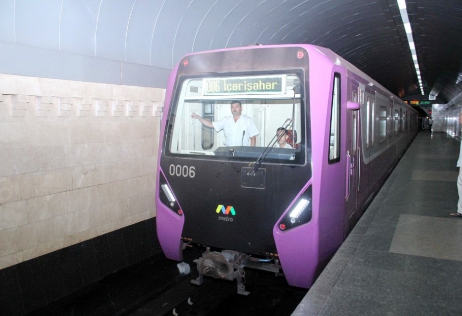 Фиолетовый метро. Baki Metropoliteni Бакинский метрополитен. Бакинский метрополитен поезда. Поезд метро Баку. Метропоезд Москва для Баку.