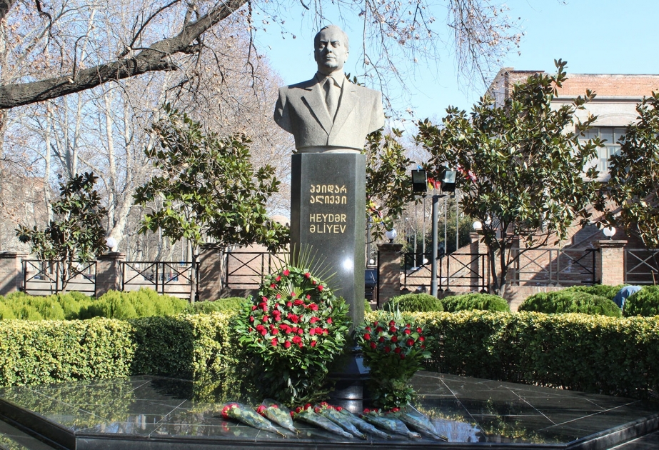 Tbilisidə ulu öndər Heydər Əliyevin xatirəsi anılıb