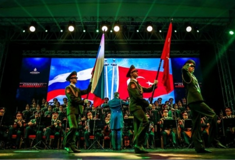 Rusiyanın Qızıl Ordu Xoru və rəqs ansamblı İstanbulda konsert verib
