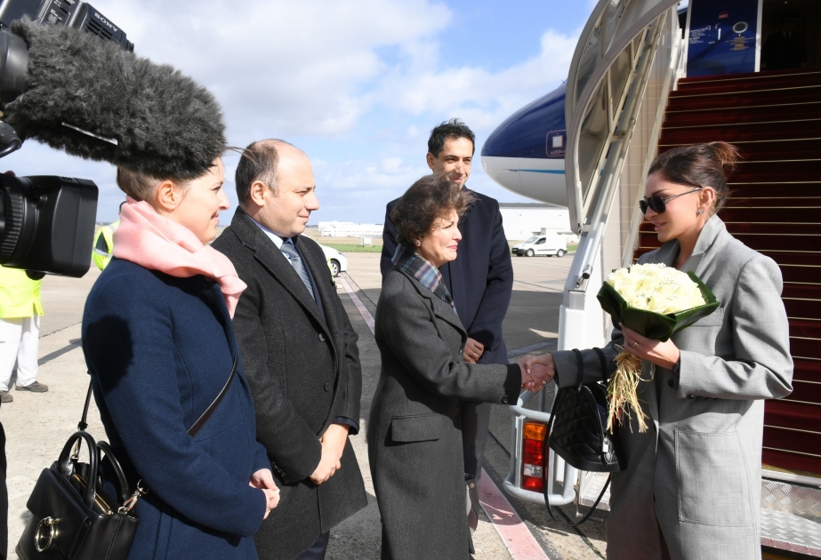 La primera vicepresidenta de Azerbaiyán Mehriban Aliyeva permanece en Francia