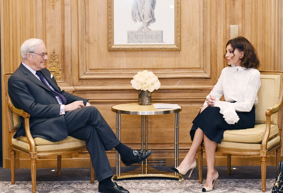 La primera vicepresidenta de Azerbaiyán, Mehriban Aliyeva se reúne con el jefe de “Rothschild Global Financial Advisory”