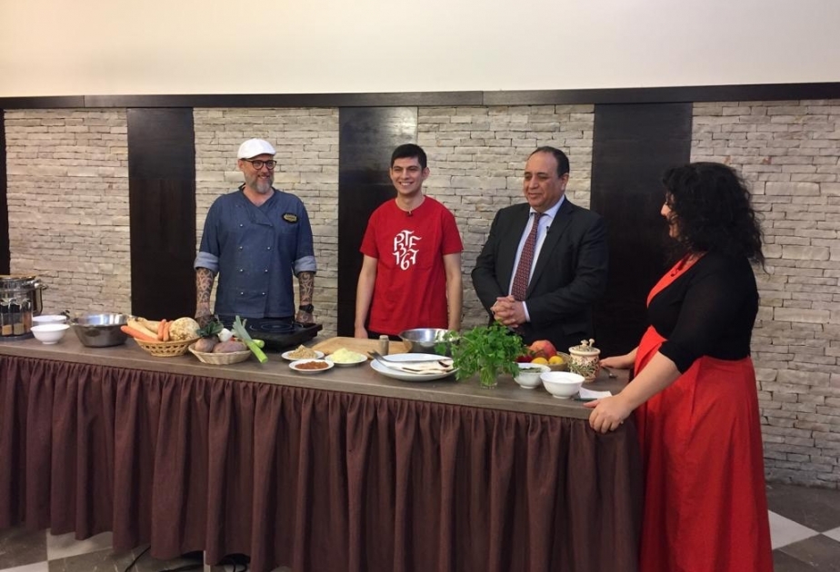 Macarıstanda “Dünyanın 50 delikatesi” kitabının təqdimatı olub