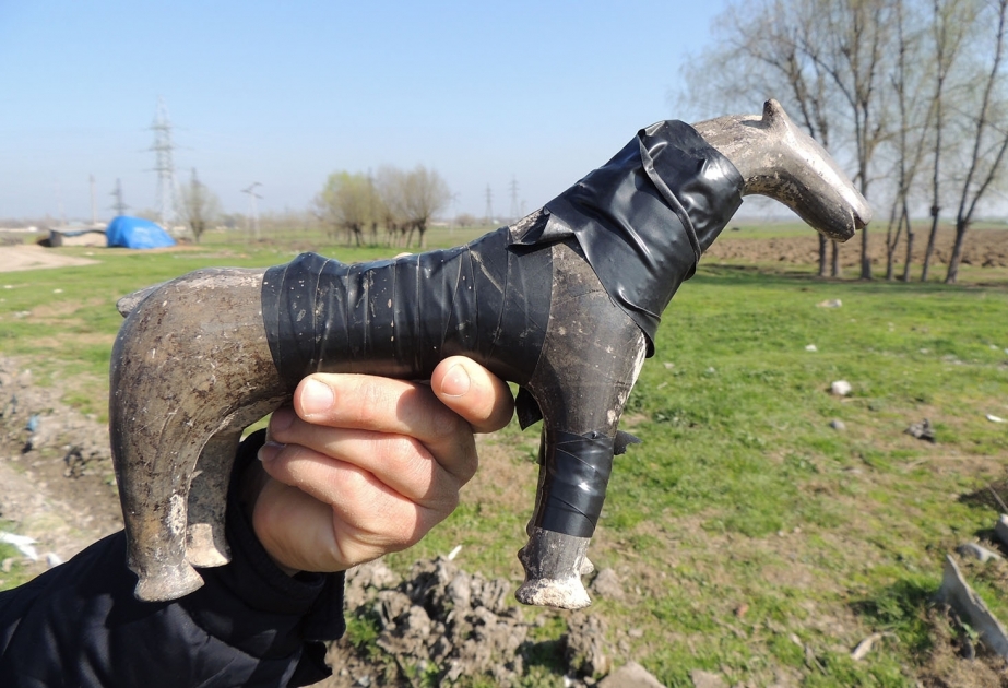 En Azerbaiyán fue encontrada la figura de caballo que pertenece a los siglos XII-XI a.C.