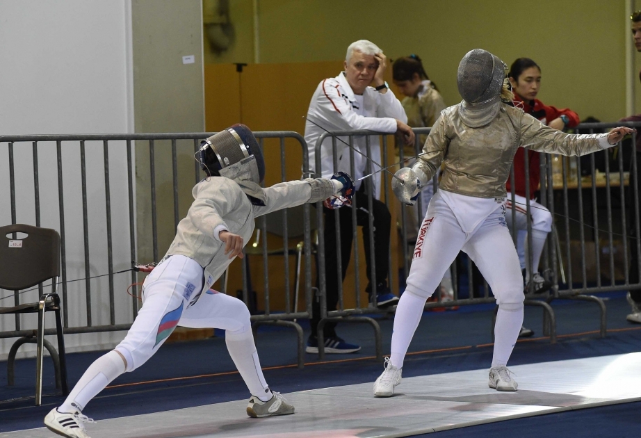 Esgrimidoras azerbaiyanas participan en la copa mundial en Atenas