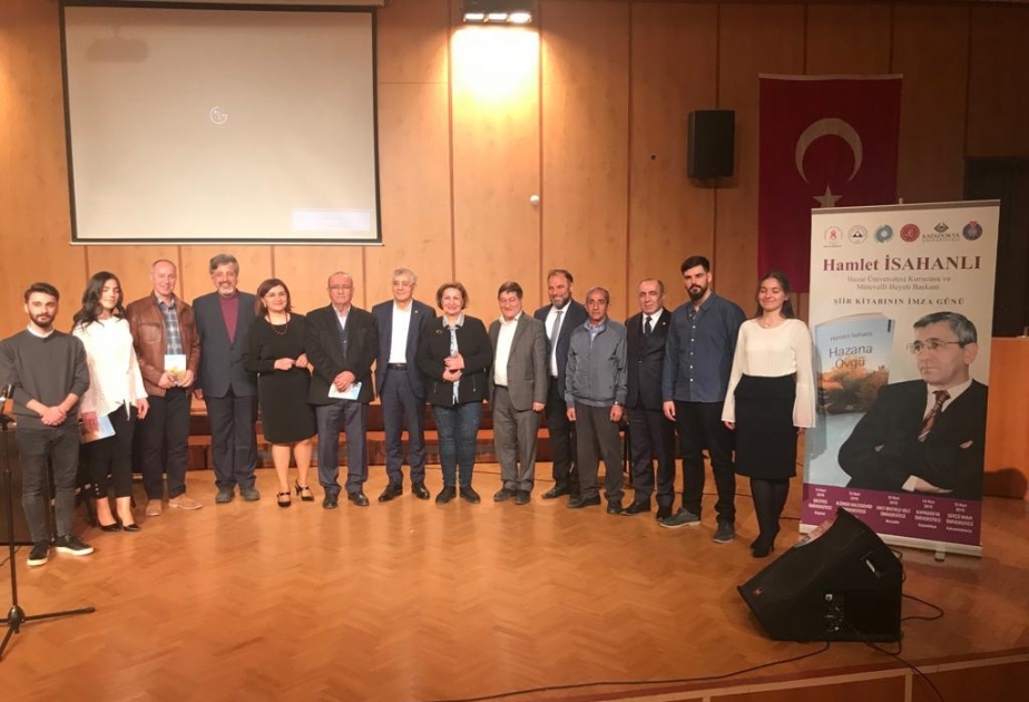 “Xəzana tərif” şeirlər kitabı türkiyəli oxuculara təqdim edilib