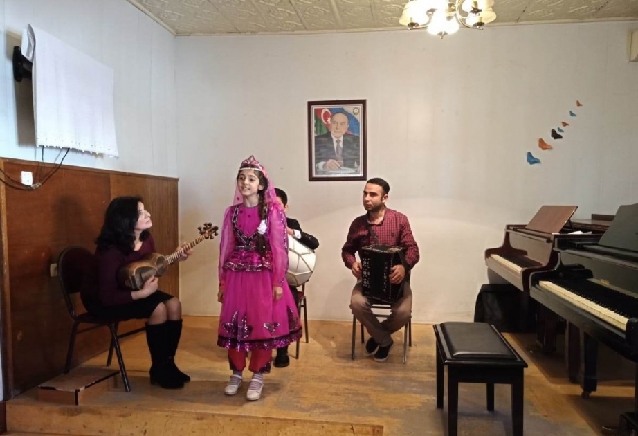 Uşaq incəsənət məktəbində xalq çalğı alətləri şöbəsinin şagirdlərinin konserti olub