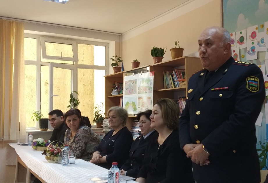 Şagirdlərə yol hərəkəti qaydaları haqqında ətraflı məlumat verilib