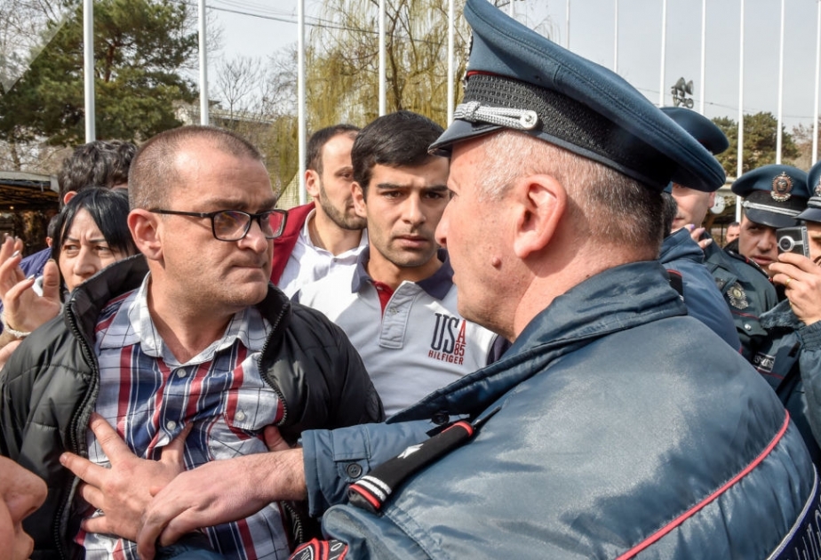 Yerevanda polislə etiraz aksiyası iştirakçıları arasında toqquşma baş verib