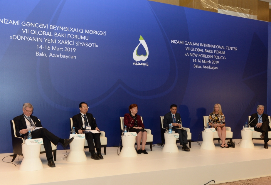 VII Qlobal Bakı Forumu işini panel iclasları ilə davam etdirib VİDEO
