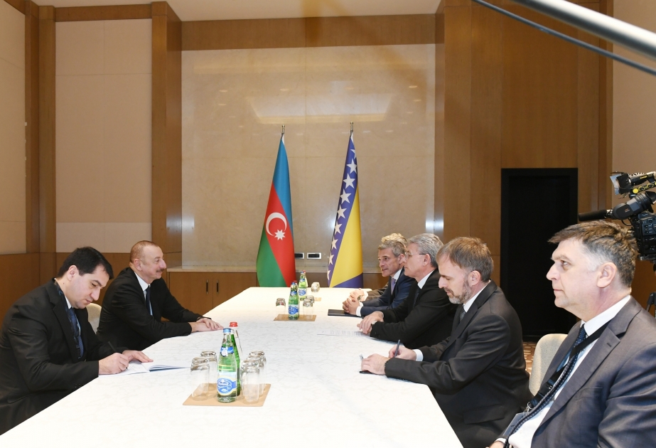 Le président Ilham Aliyev rencontre Sefik Dzaferovic, membre de la présidence collégiale de Bosnie-Herzégovine VIDEO