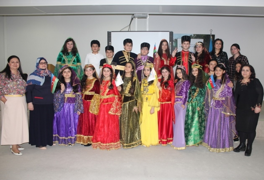 Respublika Uşaq Kitabxanası “Milli geyimlər və folklor” adlı görüş keçirib
