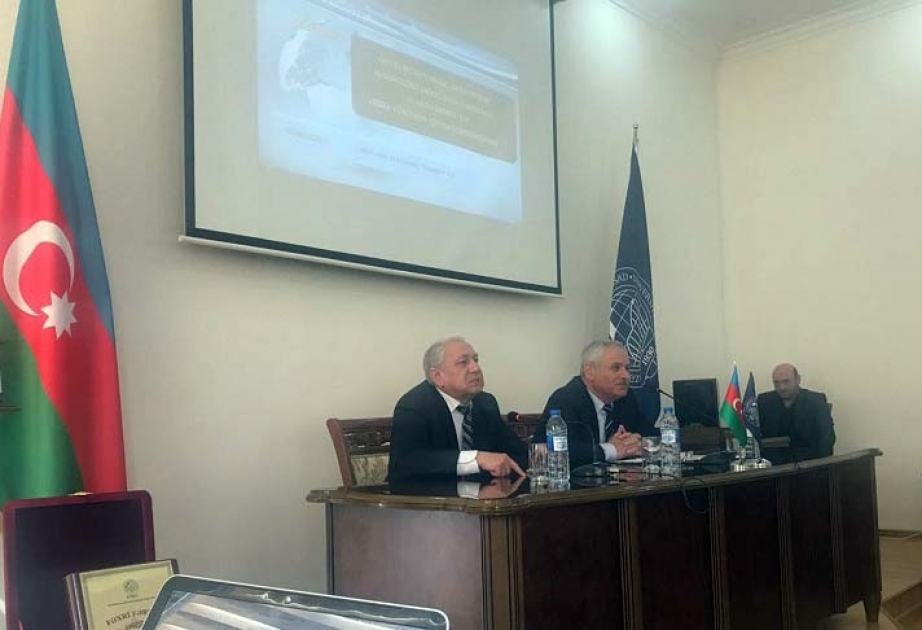 UNEC-də İqtisadiyyat İnstitutunun şöbə müdirinin məruzəsi dinlənilib
