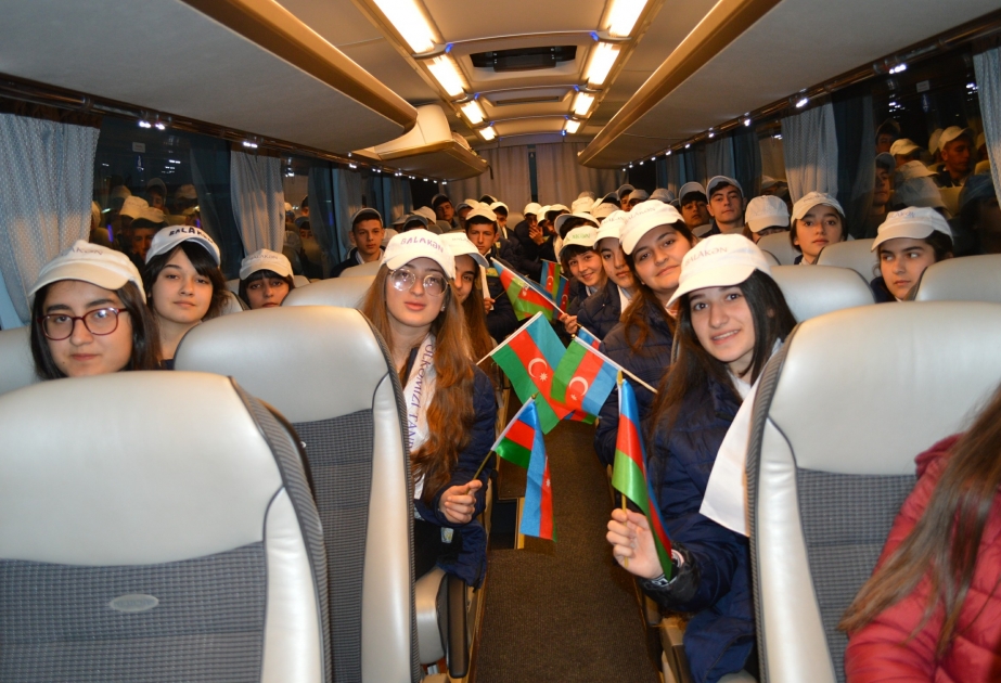 “Ölkəmizi tanıyaq” tur-aksiyasının iştirakçıları arasında Balakən məktəbliləri də var