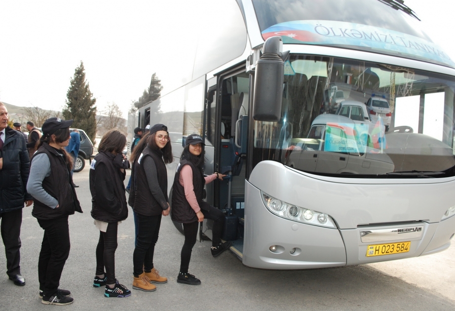Qobustan məktəbliləri Lənkəran-Masallı-Astara marşrutu üzrə yola çıxıblar