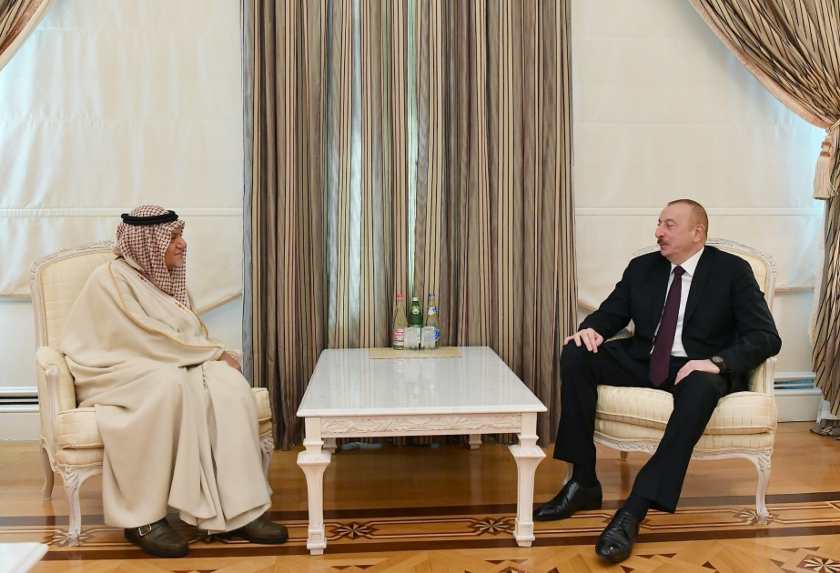 Präsident Ilham Aliyev empfängt Vorsitzenden von Verwaltungsrat des König-Faisal-Zentrums für Forschung und islamische Studien VIDEO