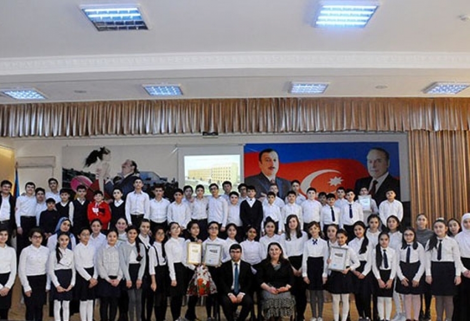 Məktəbdə “Elm günü”nə həsr olunan “Kimya fənn gecəsi” təşkil edilib