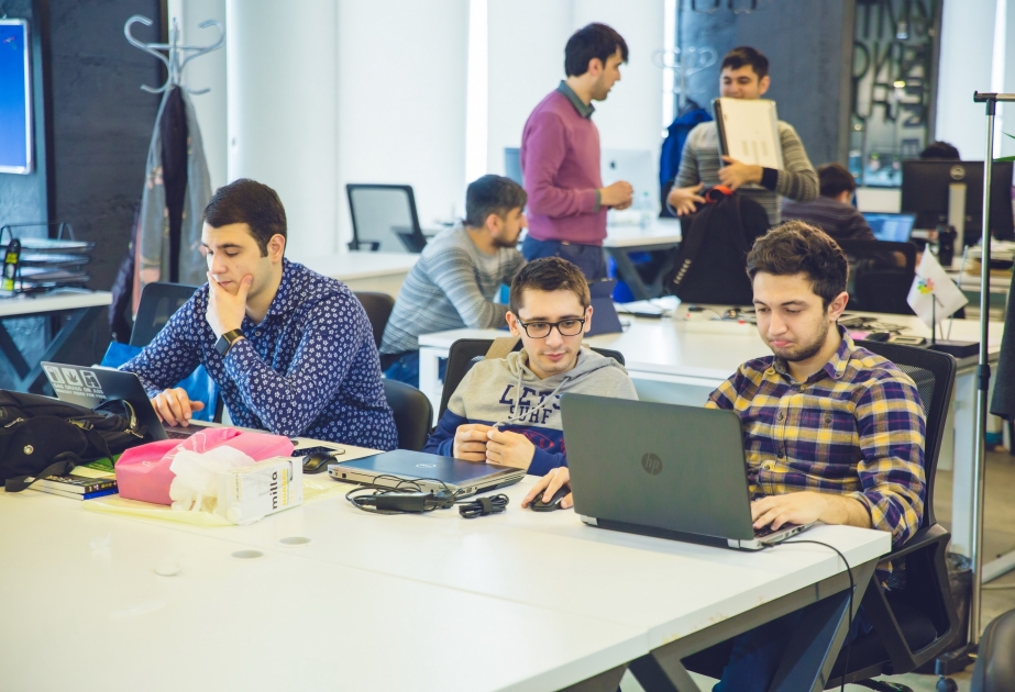 ®  Bakcell и INNOLAND провели первый блокчейн-хакатон в Азербайджане