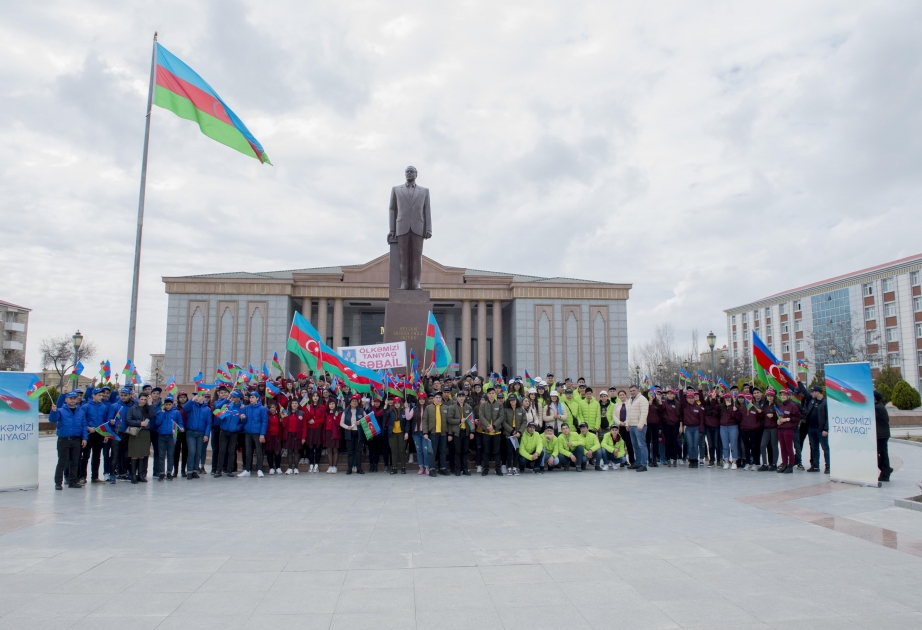 Bakı məktəbliləri Naxçıvan şəhərinin tarixi, mədəni və təhsil müəssisələri ilə tanış olublar