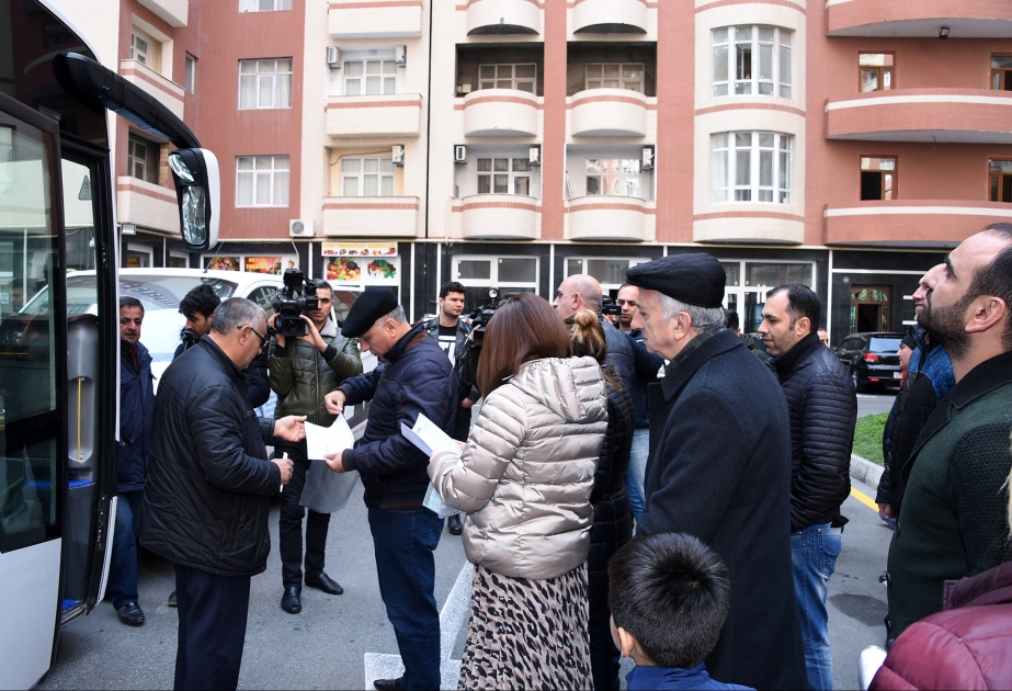 Prezident İlham Əliyevin Fərmanına əsasən Səbail rayonunda çoxmənzilli binanın sakinlərinə çıxarışlar təqdim olunub